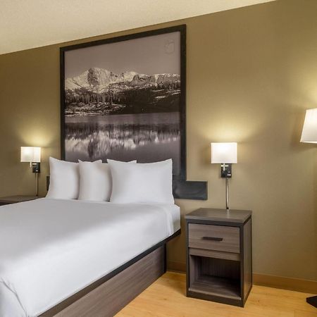 Hotel Super 8 By Wyndham Clinton Esterno foto