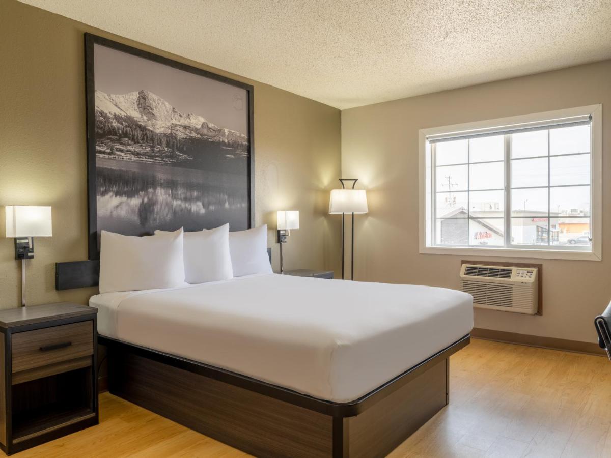 Hotel Super 8 By Wyndham Clinton Esterno foto