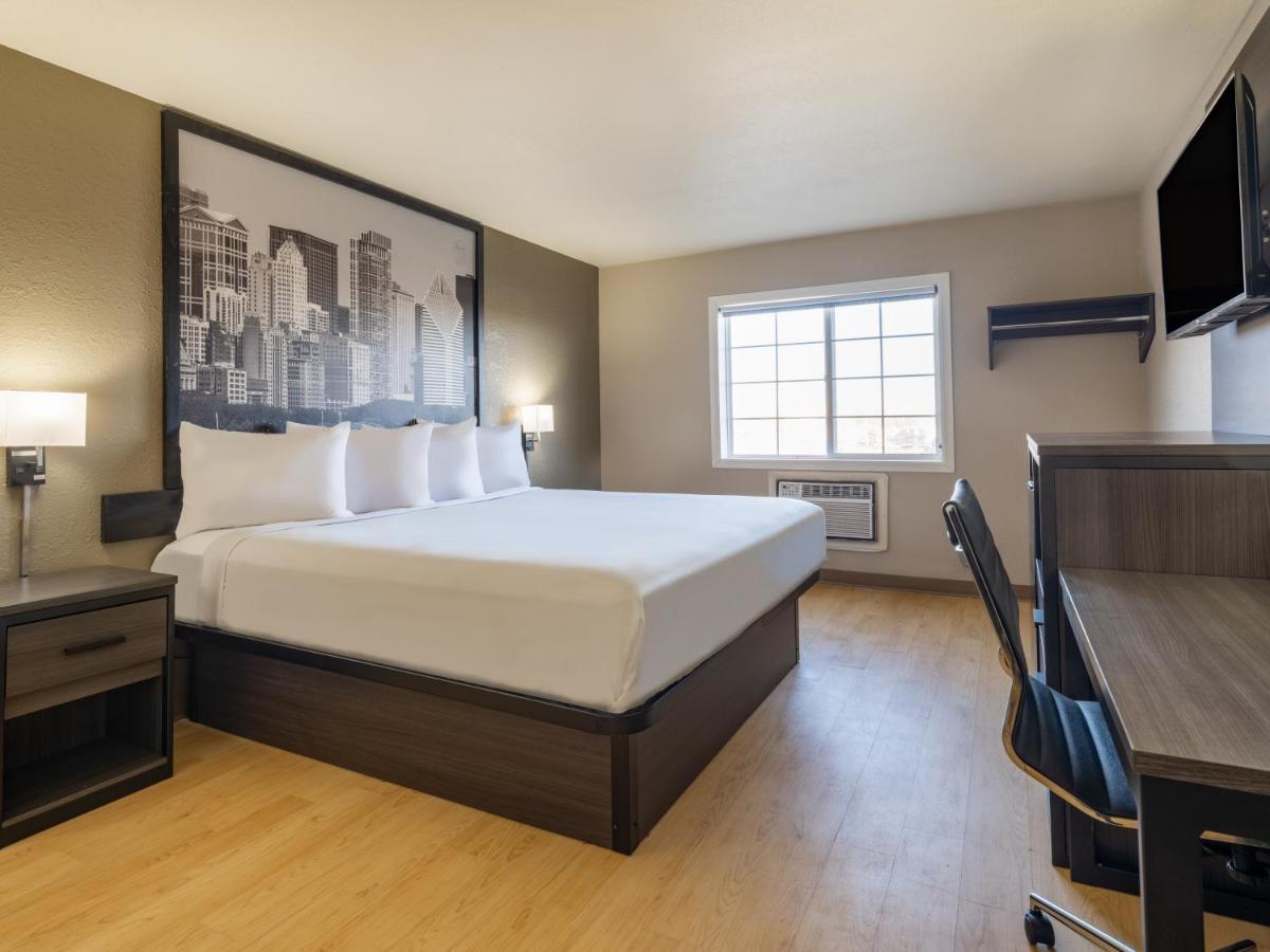 Hotel Super 8 By Wyndham Clinton Esterno foto