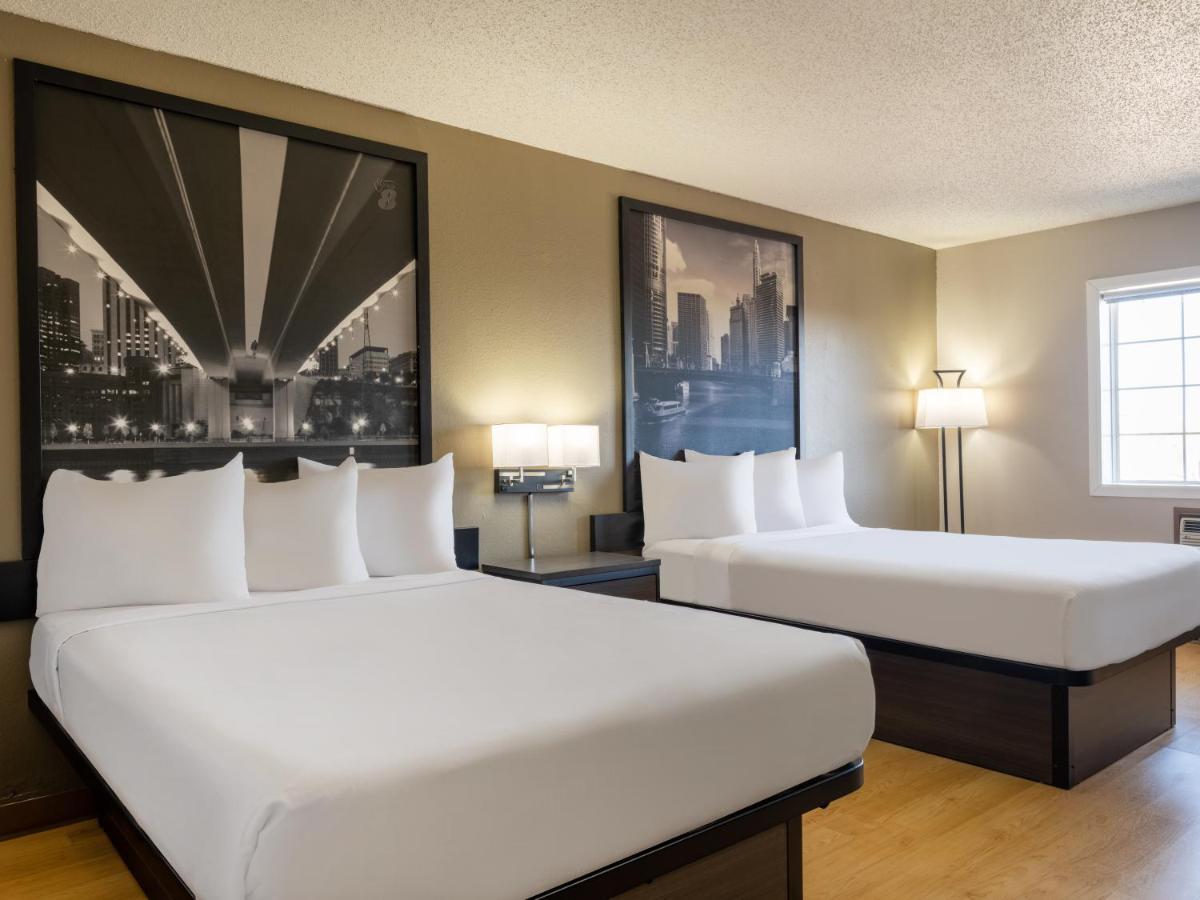 Hotel Super 8 By Wyndham Clinton Esterno foto