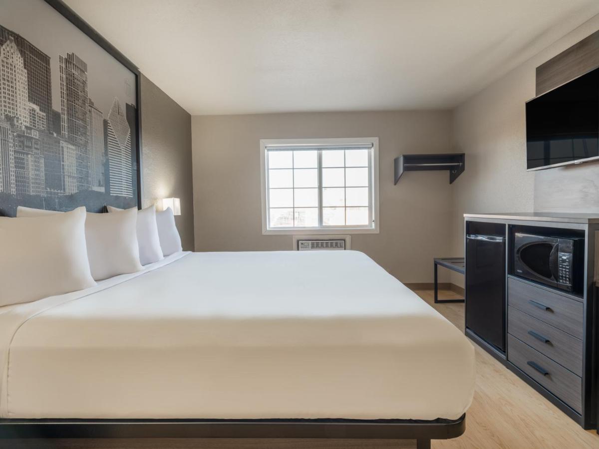 Hotel Super 8 By Wyndham Clinton Esterno foto