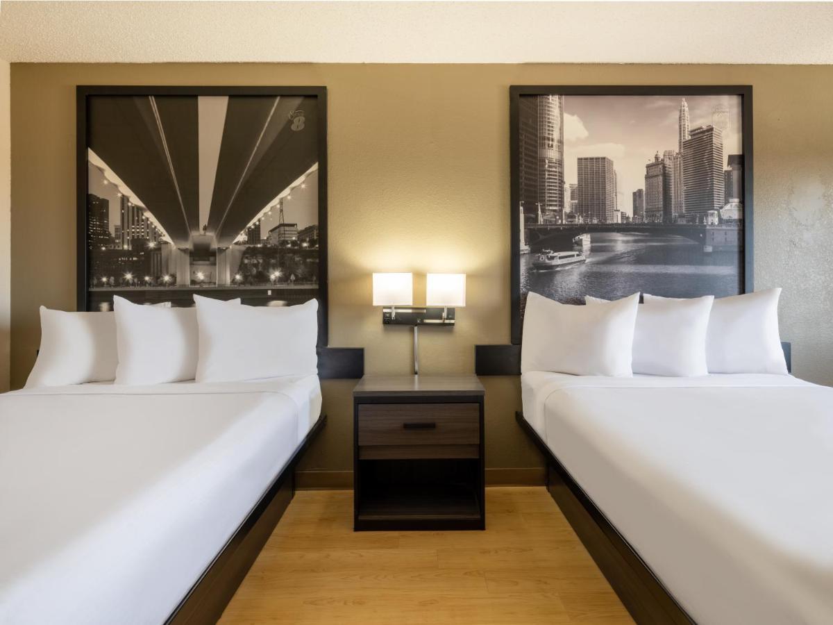 Hotel Super 8 By Wyndham Clinton Esterno foto