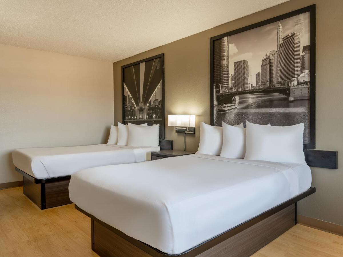 Hotel Super 8 By Wyndham Clinton Esterno foto