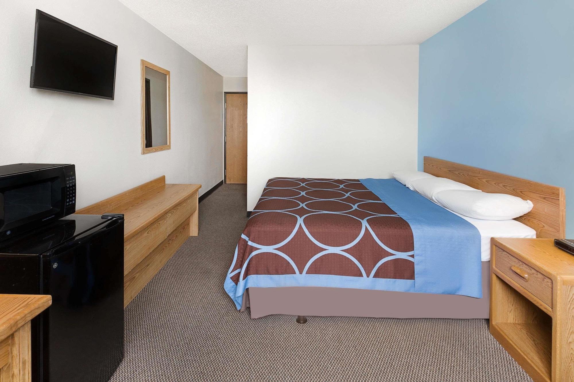Hotel Super 8 By Wyndham Clinton Esterno foto