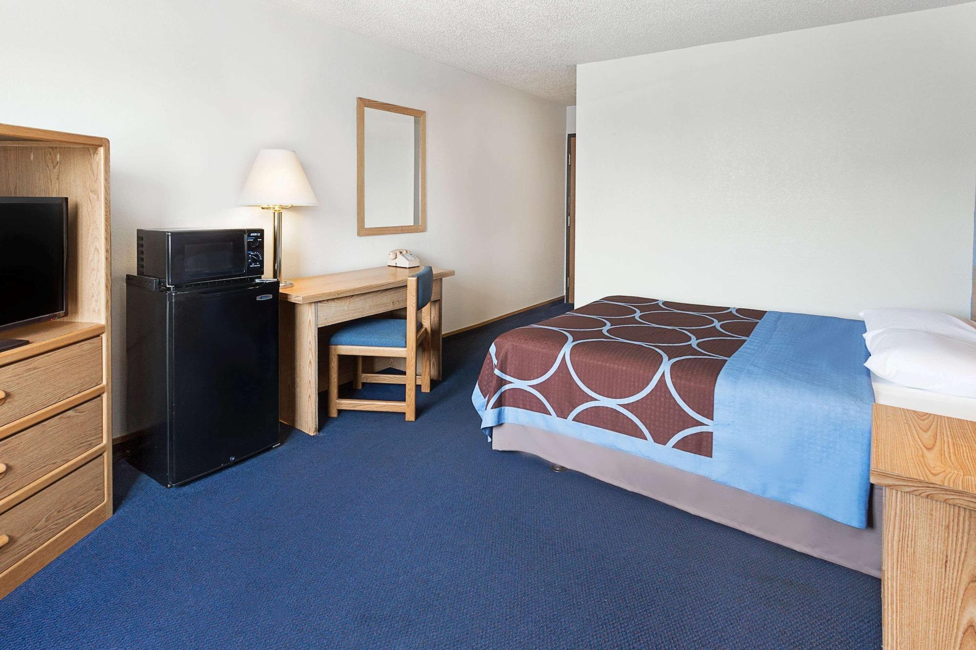 Hotel Super 8 By Wyndham Clinton Esterno foto