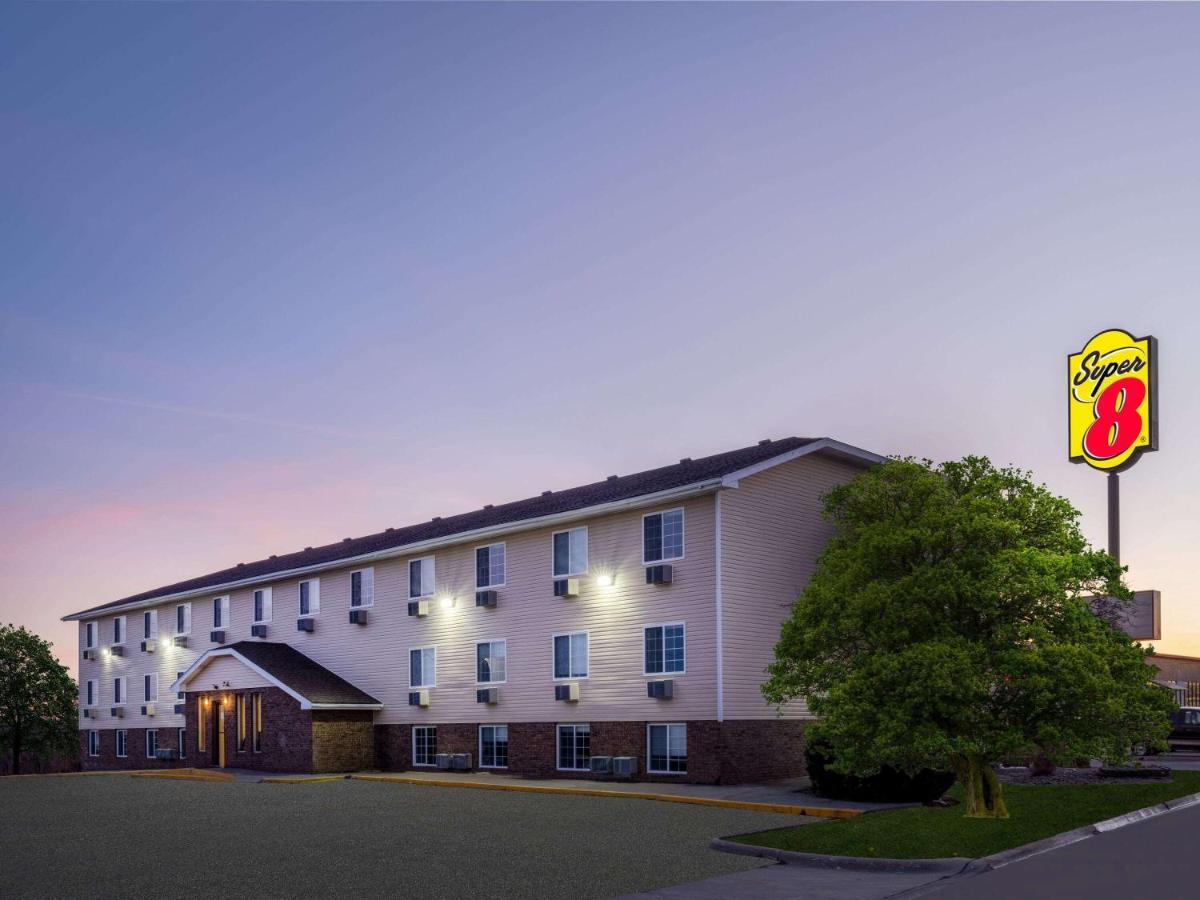 Hotel Super 8 By Wyndham Clinton Esterno foto