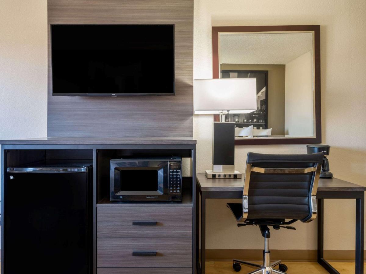 Hotel Super 8 By Wyndham Clinton Esterno foto