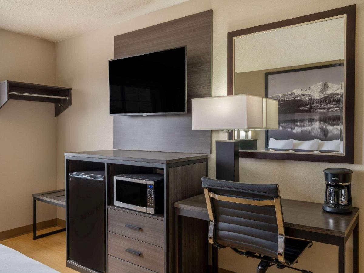 Hotel Super 8 By Wyndham Clinton Esterno foto