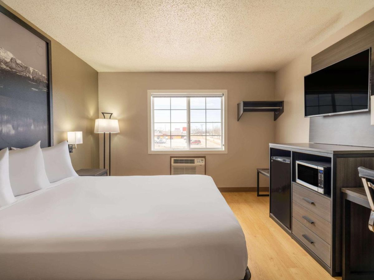 Hotel Super 8 By Wyndham Clinton Esterno foto