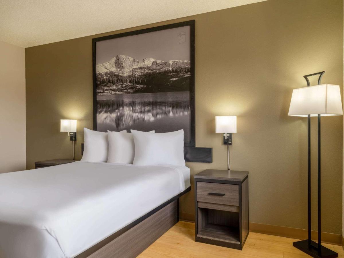 Hotel Super 8 By Wyndham Clinton Esterno foto