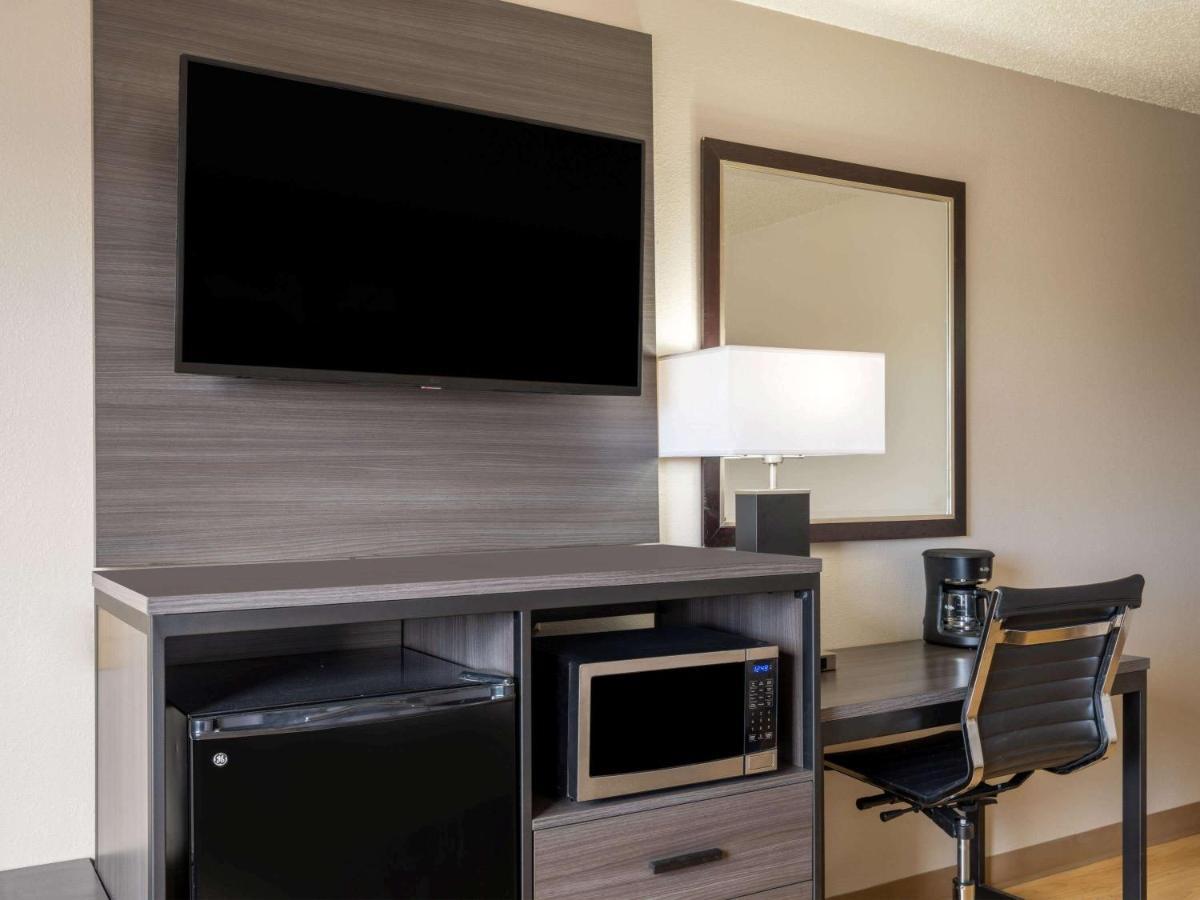 Hotel Super 8 By Wyndham Clinton Esterno foto