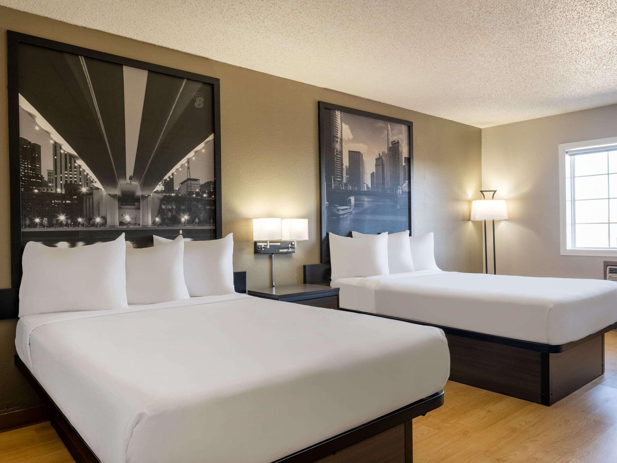 Hotel Super 8 By Wyndham Clinton Esterno foto