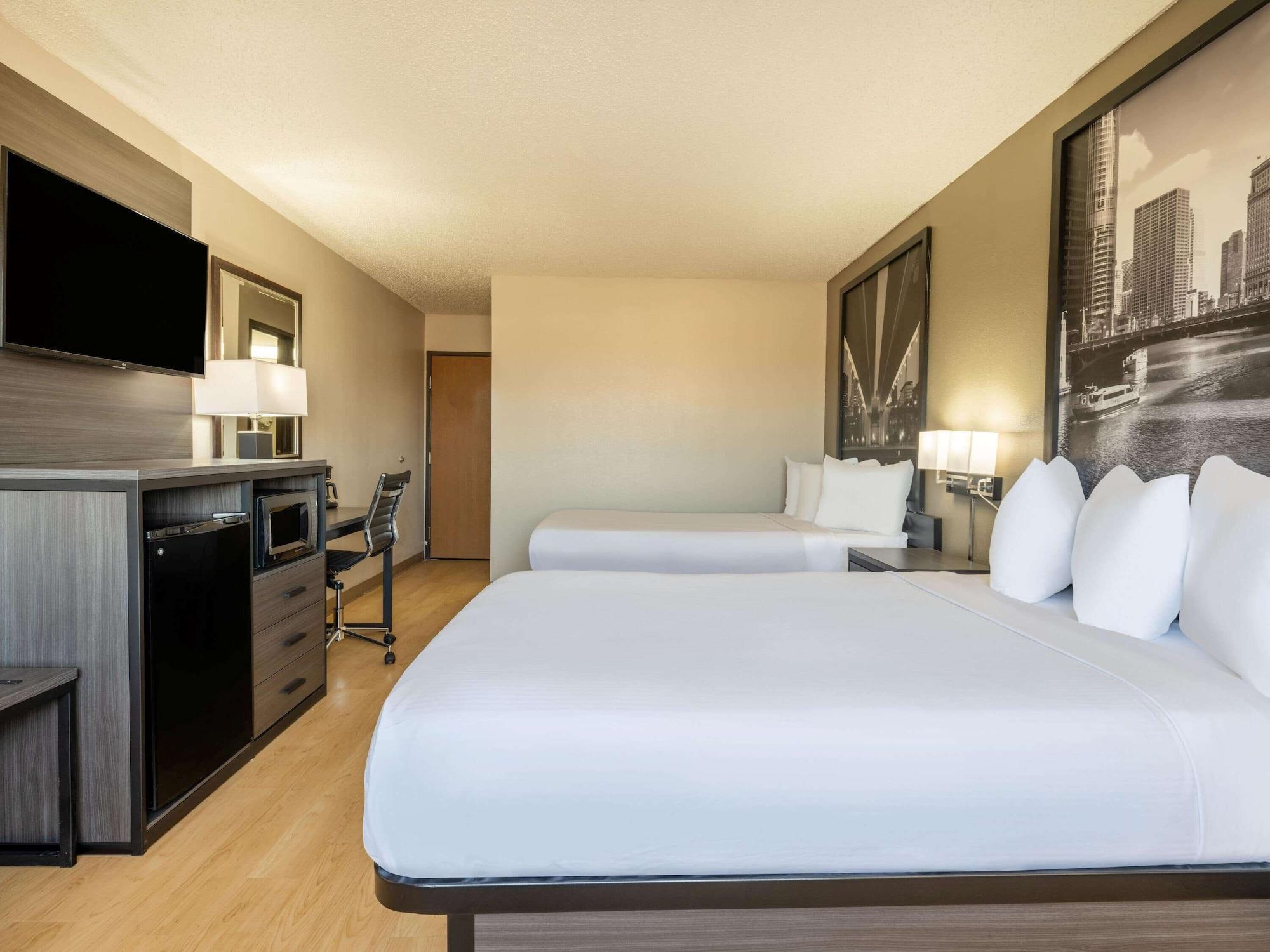 Hotel Super 8 By Wyndham Clinton Esterno foto