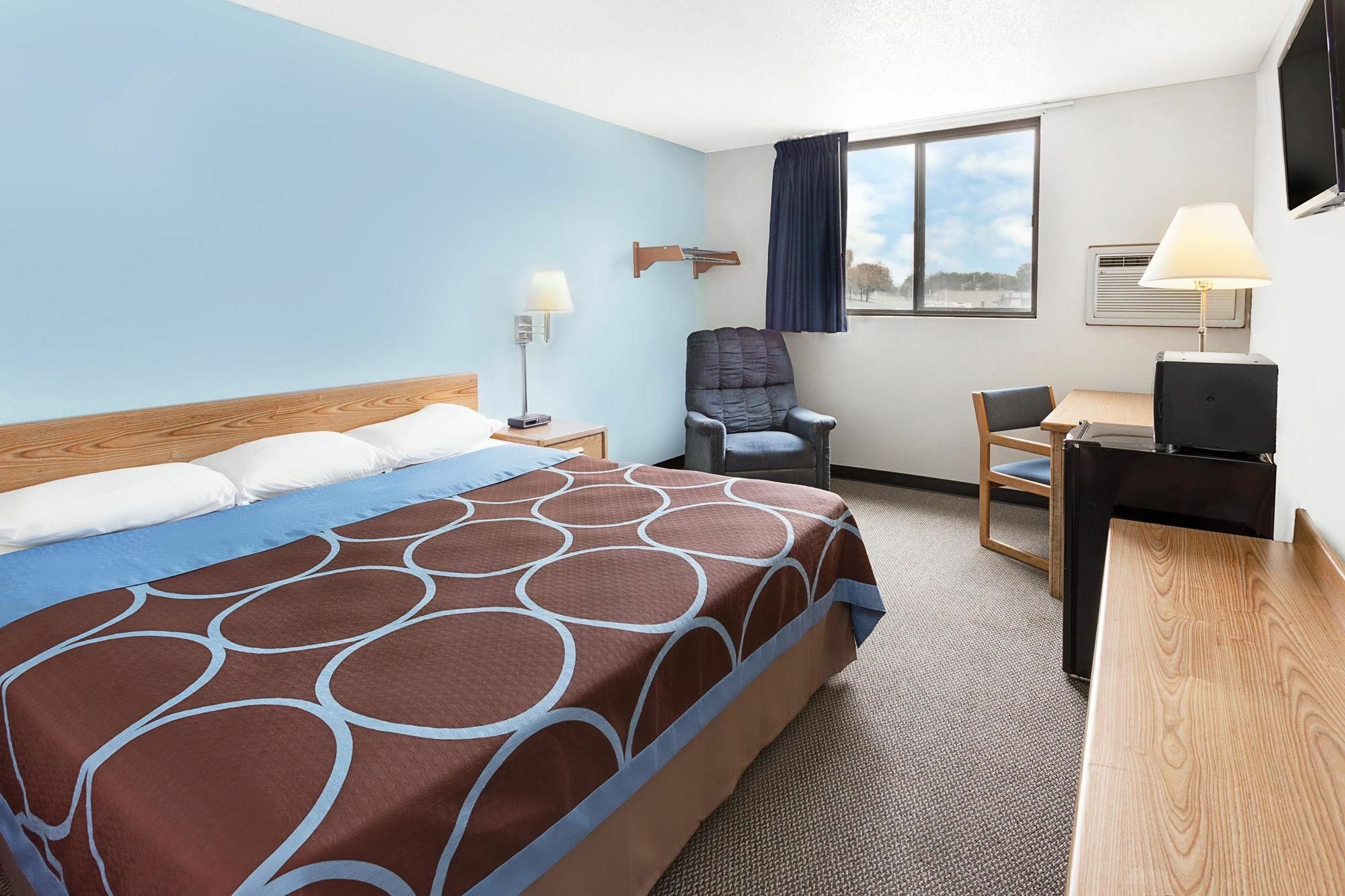 Hotel Super 8 By Wyndham Clinton Esterno foto
